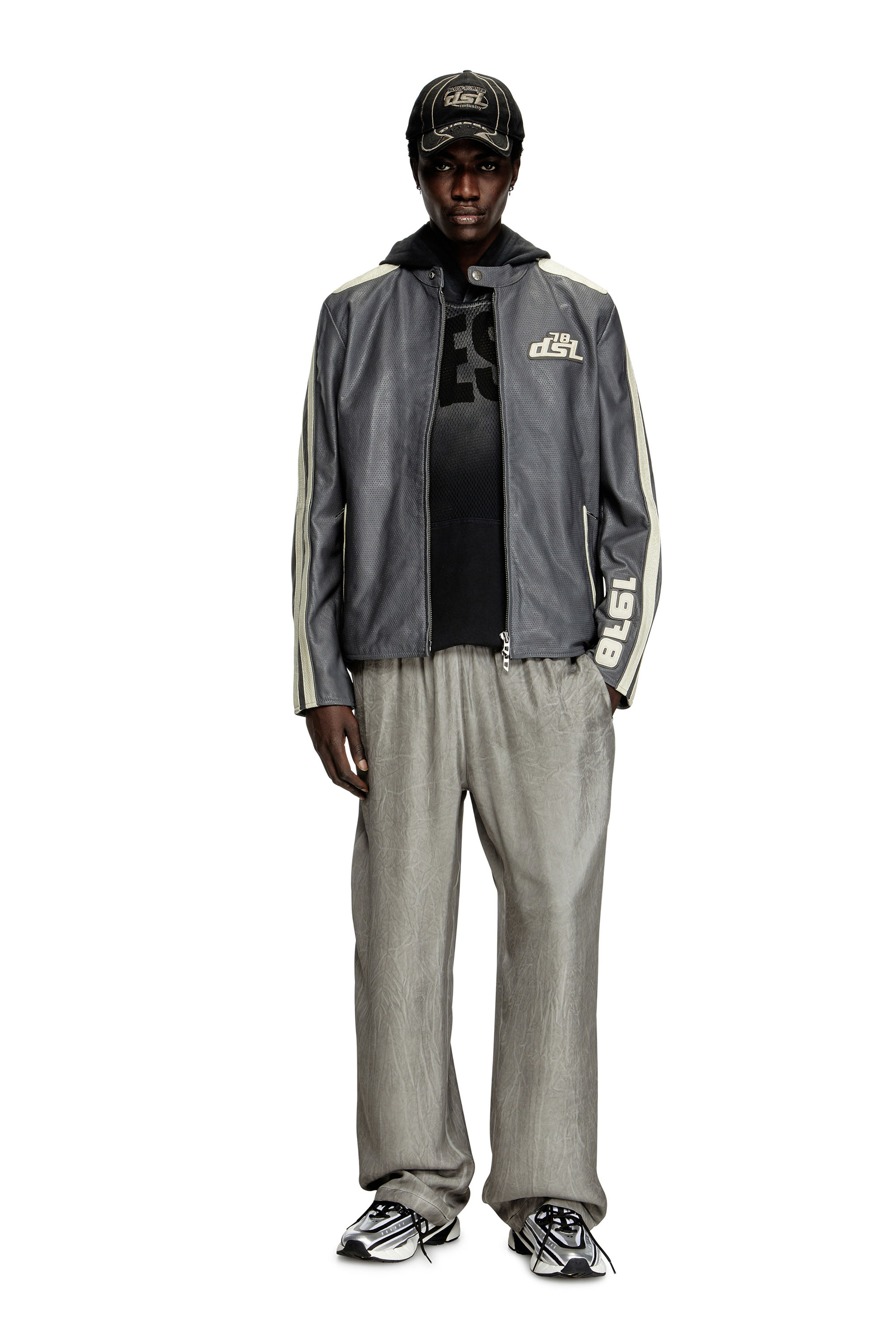 Diesel - P-LEON, Pantalones deportivos arrugados de tejido fluido Unisex in Gris - 3