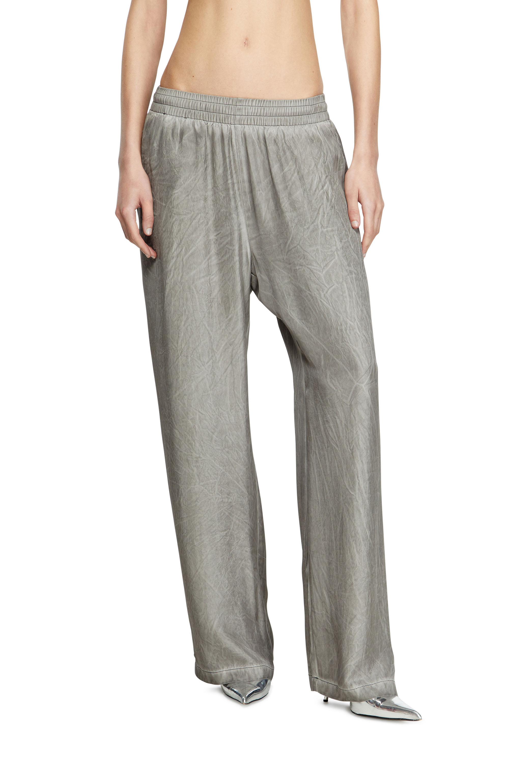 Diesel - P-LEON, Pantalones deportivos arrugados de tejido fluido Unisex in Gris - 4
